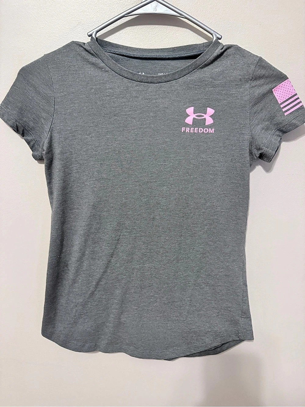 Under Armour Freedom Flag Short-Sleeve T-Shirt Gray & Pink Medium
